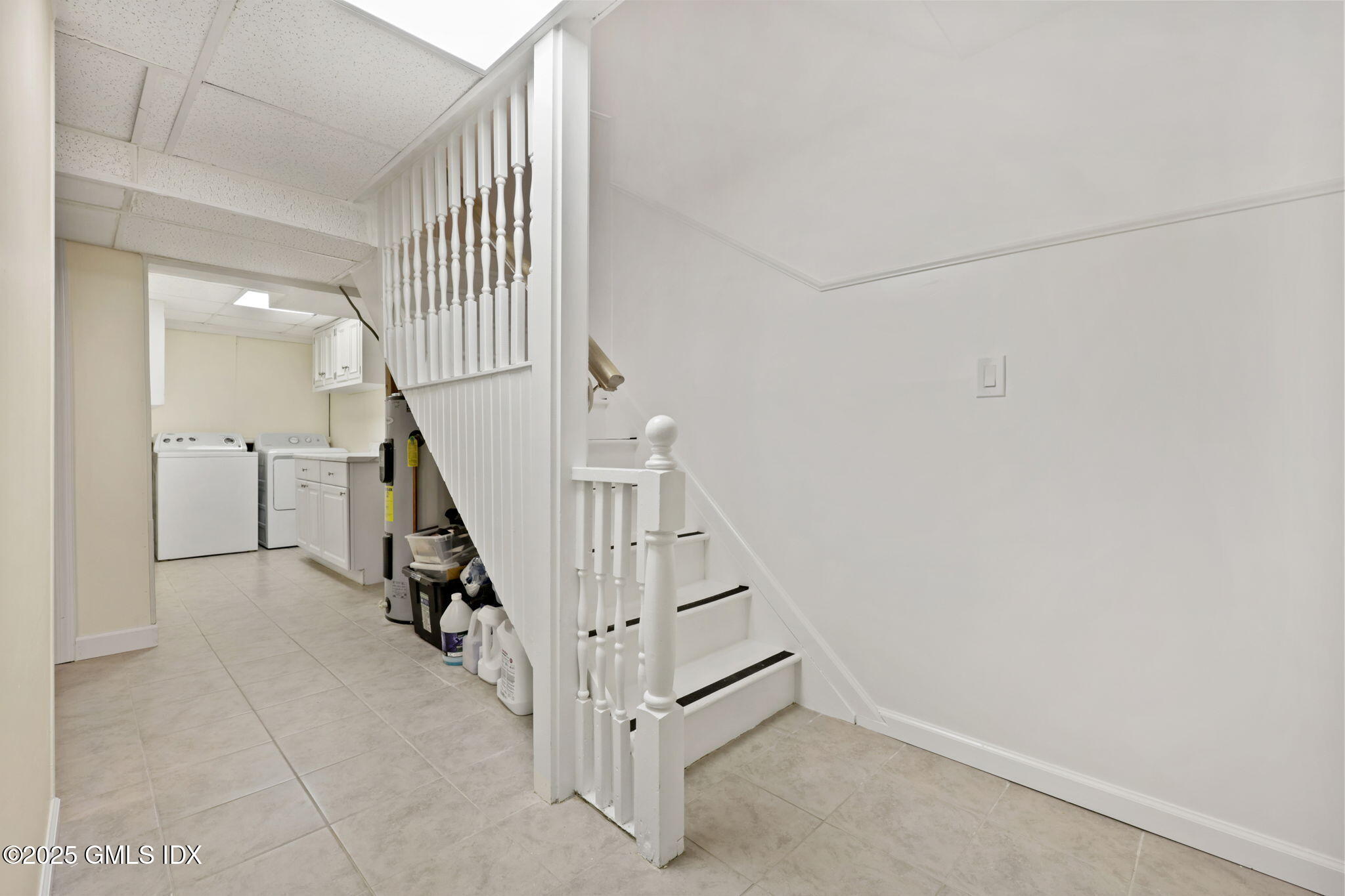 14 Harold Avenue, Unit 4 Greenwich, CT 06830 - Photo 15 of 23 a view of a hallway with staircase