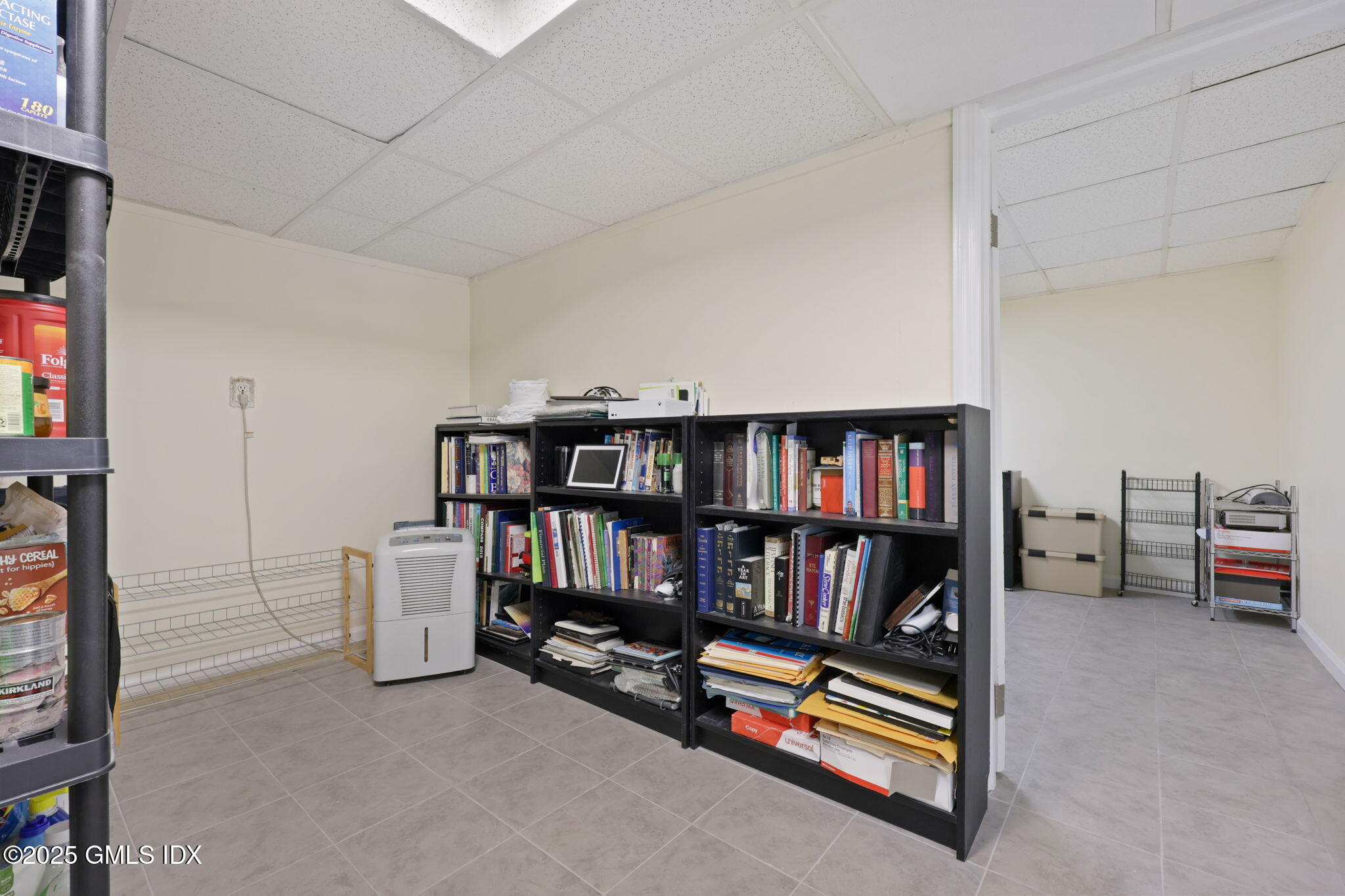 14 Harold Avenue, Unit 4 Greenwich, CT 06830 - Photo 17 of 23 a living room with furniture and a book shelf