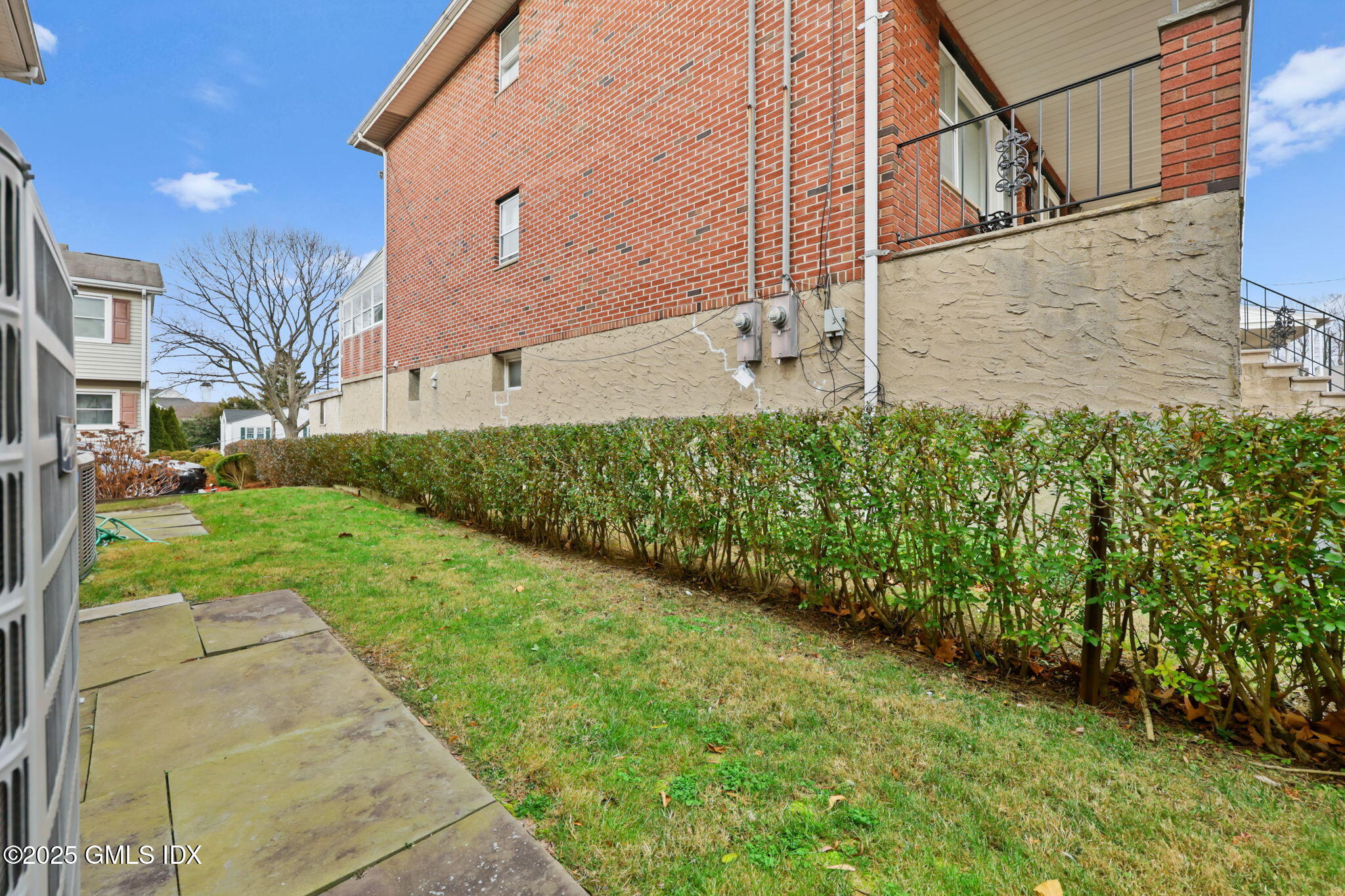 14 Harold Avenue, Unit 4 Greenwich, CT 06830 - Photo 23 of 23 a view of a back yard of the house