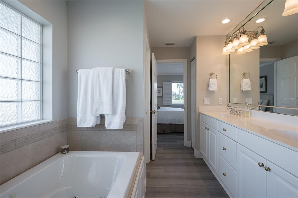 548 Gunwale Lane Longboat Key, FL 34228 - Photo 30 of 62