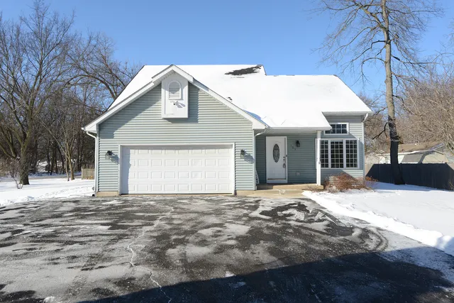 $299,000 | 107 South River Road, McHenry, IL 60051