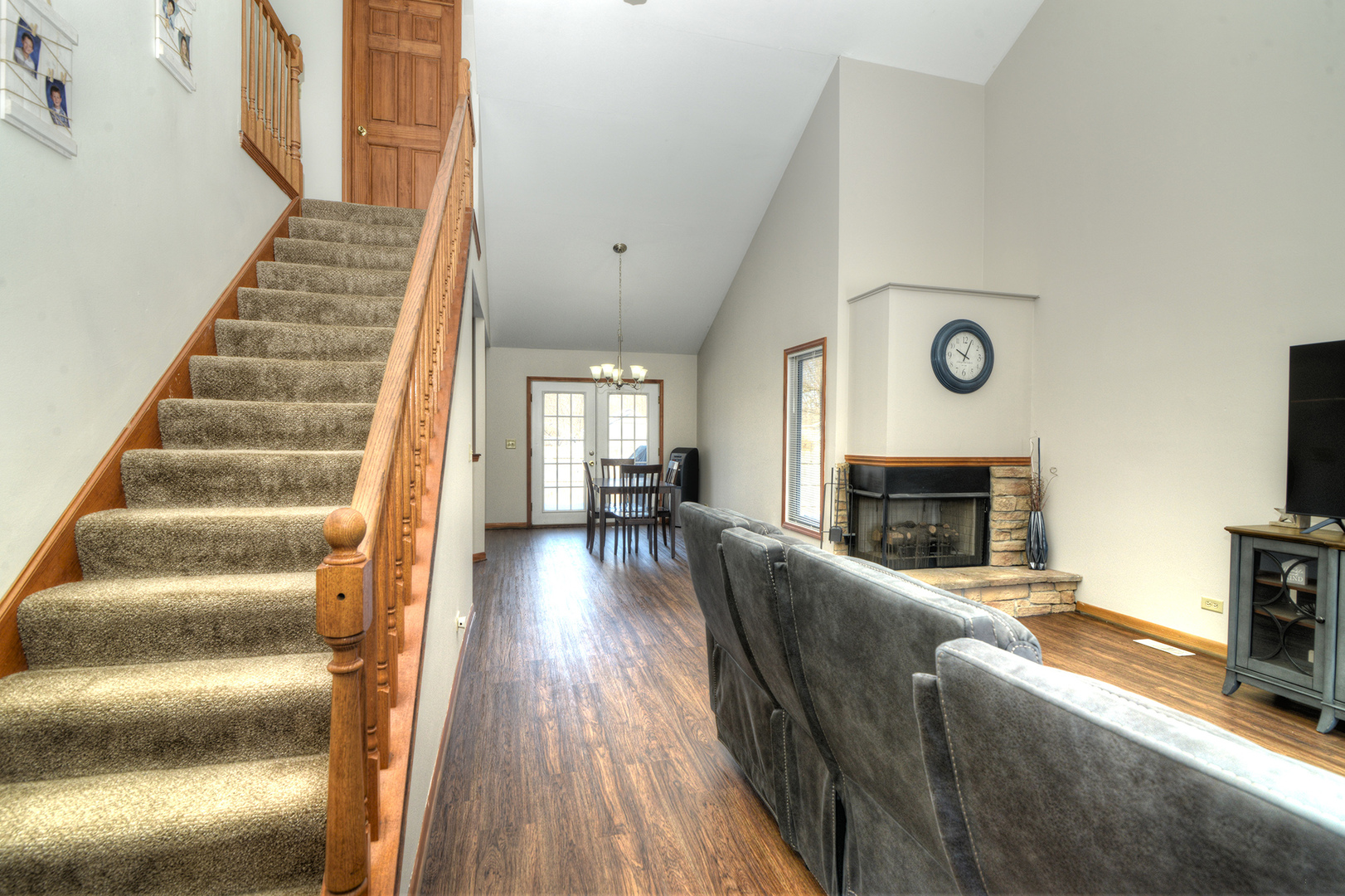 107 South River Road McHenry, IL 60051 - Photo 3 of 31