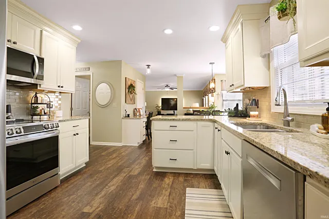 $449,900 | 6055 Hillbrook Court, Newburgh, IN 47630