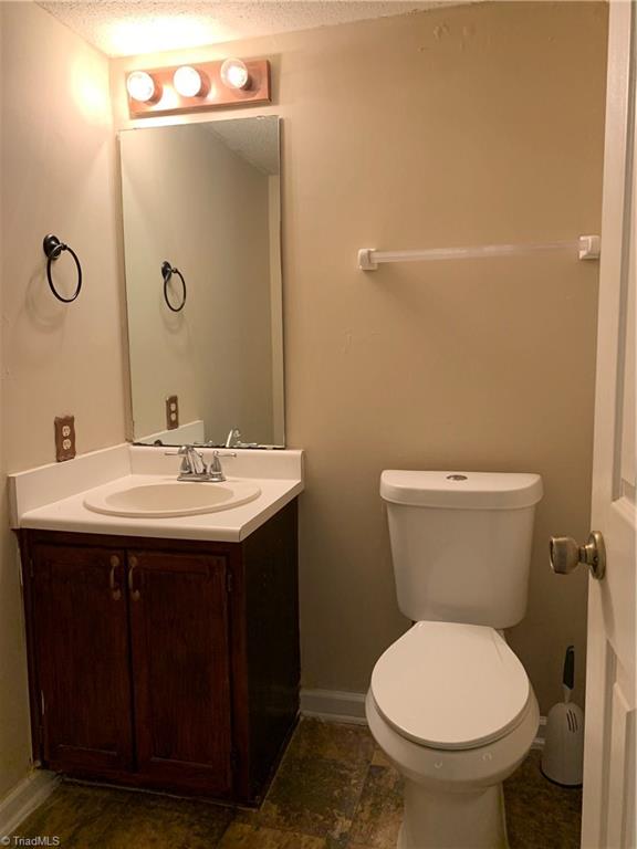 4402 Garden Club Street High Point, NC 27265 - Photo 8 of 23 Powder Room - 1/2 Bath on Main Level