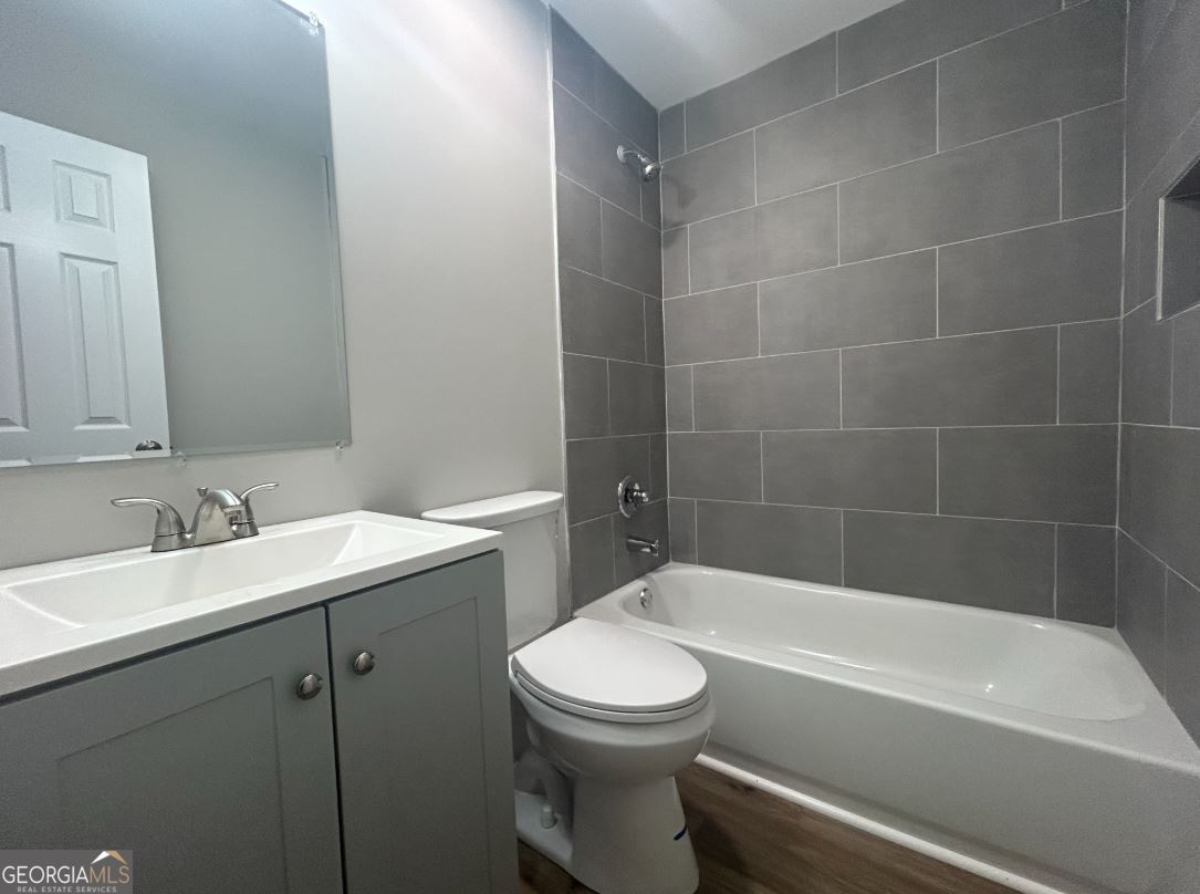 116 Holly Street Southeast Rome, GA 30161 - Photo 5 of 6 a bathroom with a sink mirror toilet and bathtub