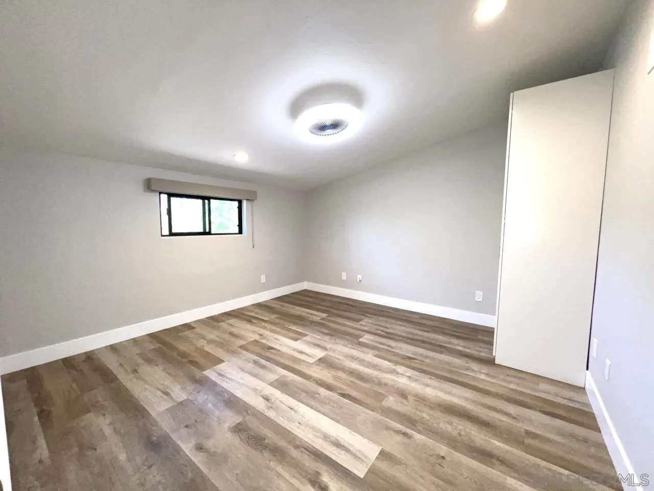 6611 Lago Corte Rancho Santa Fe, CA 92091 - Photo 24 of 38 a view of empty room with wooden floor