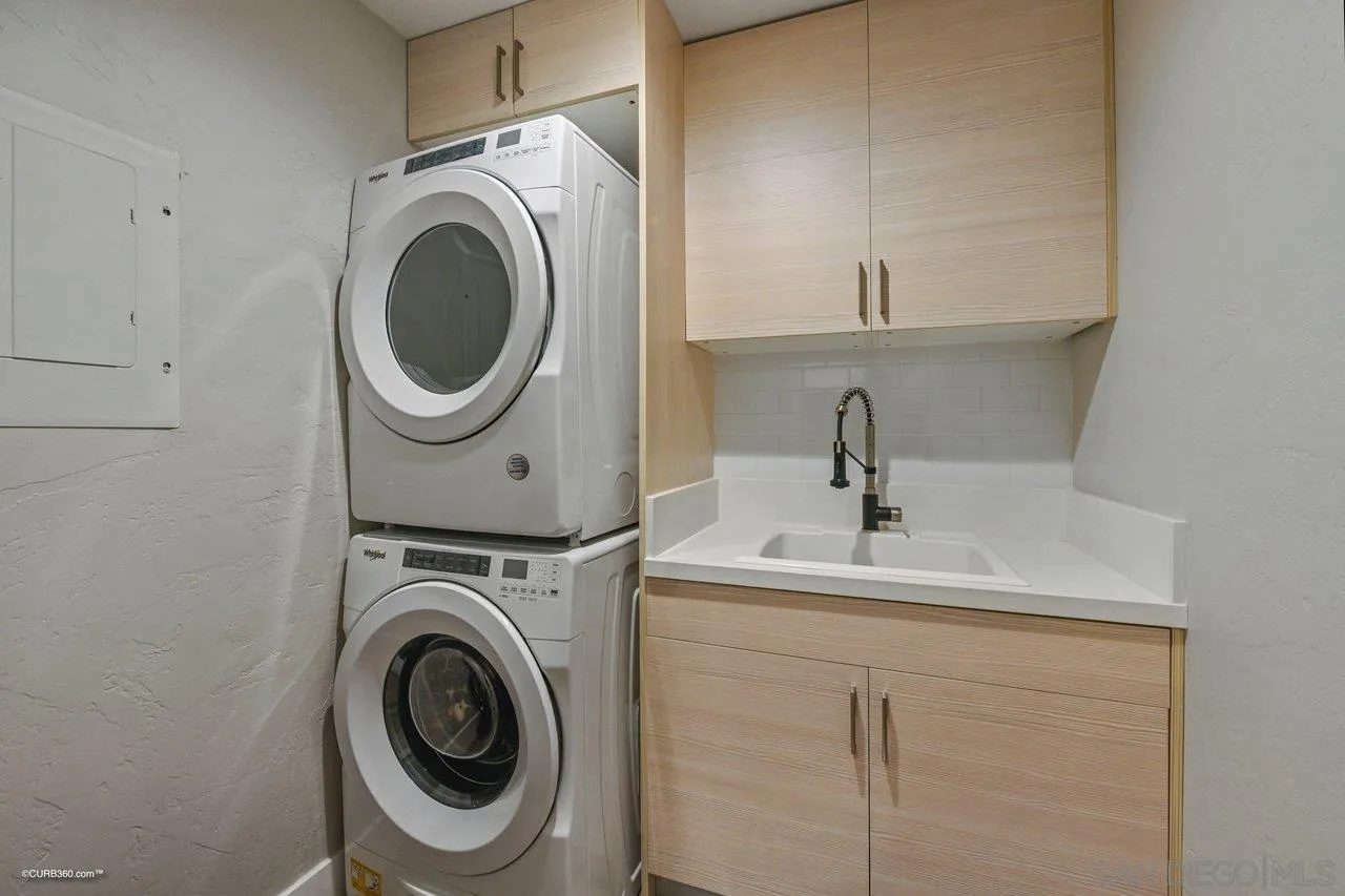 6611 Lago Corte Rancho Santa Fe, CA 92091 - Photo 34 of 38 a utility room with sink dryer and washer