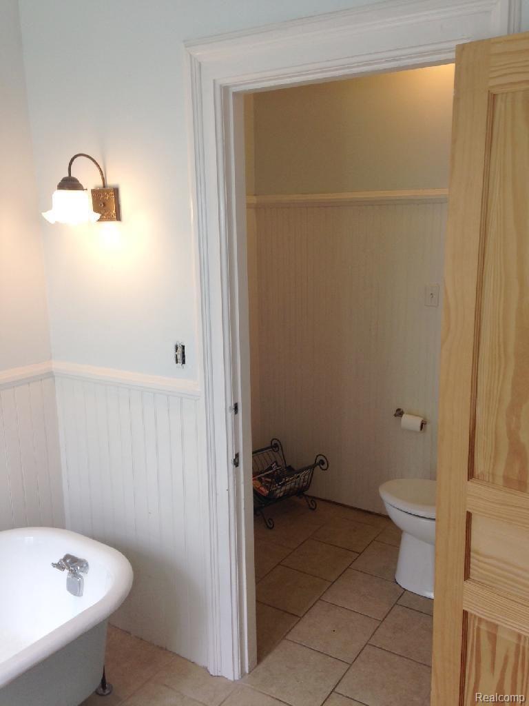 148 Pleasant Street Romeo, MI 48065 - Photo 20 of 32 #20 master bath.jpg