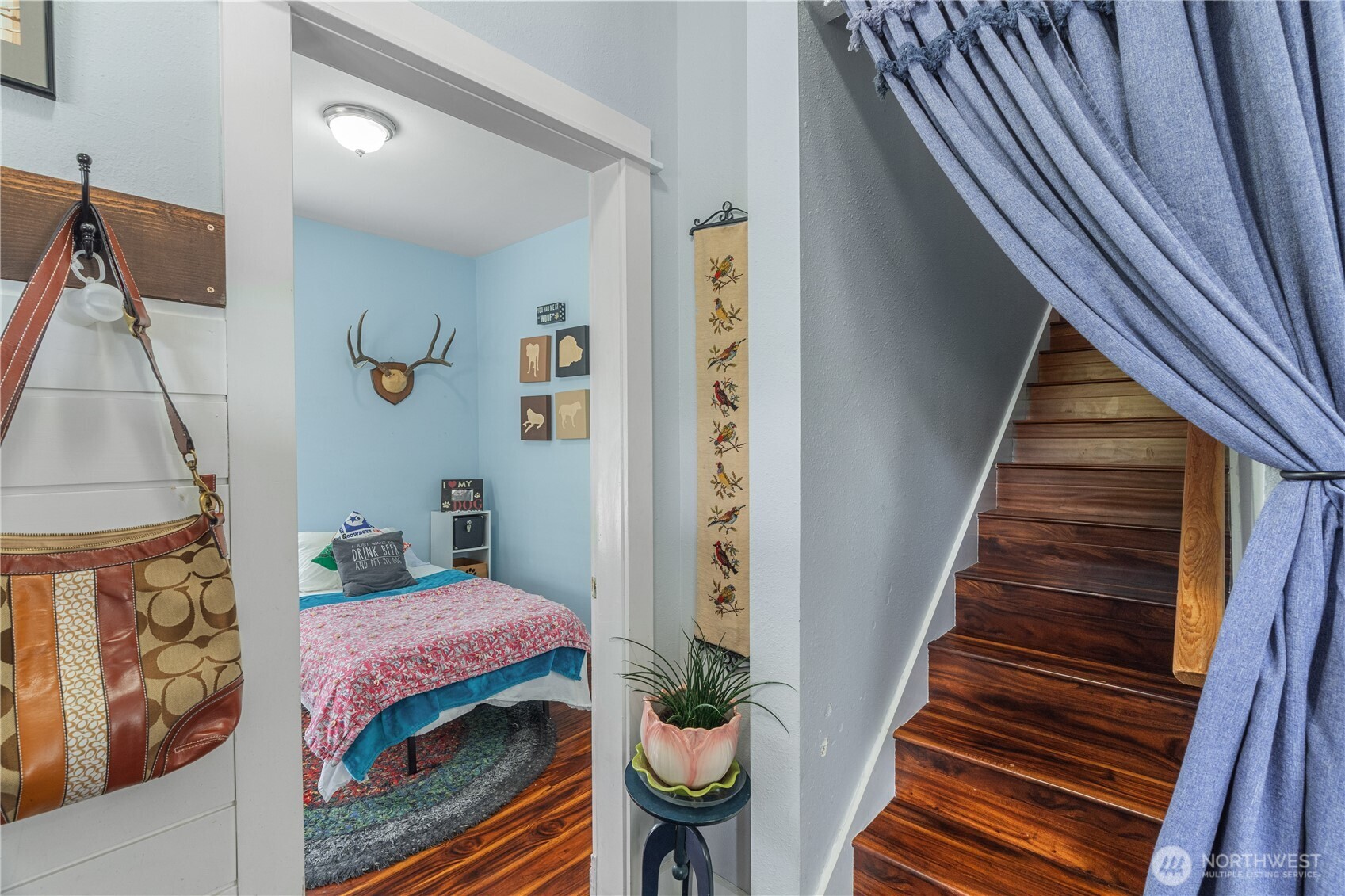 527 South 5th Street Montesano, WA 98563 - Photo 23 of 40 a bedroom with furniture and a potted plant