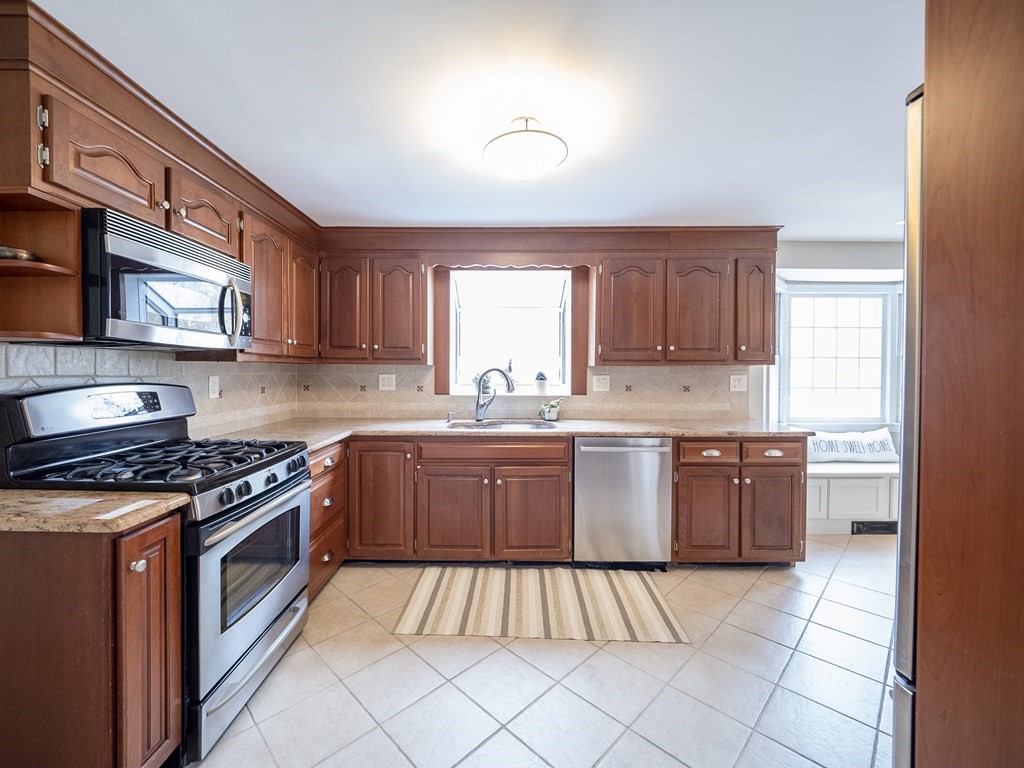 50 Wildwood Road Andover, MA 01810 - Photo 7 of 31 Gallery Image 7