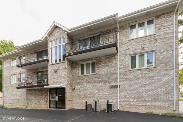 $1,900 | 4535 Rumsey Avenue, Unit 2E, Oak Lawn, IL 60453