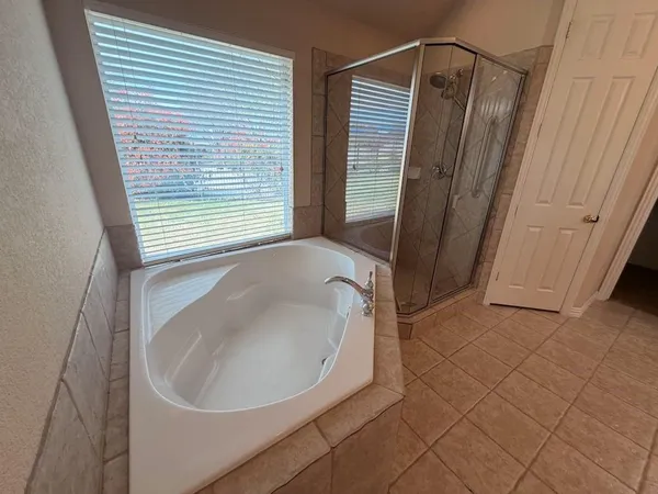 $525,000 | 2185 Clubview Drive, Rockwall, TX 75087