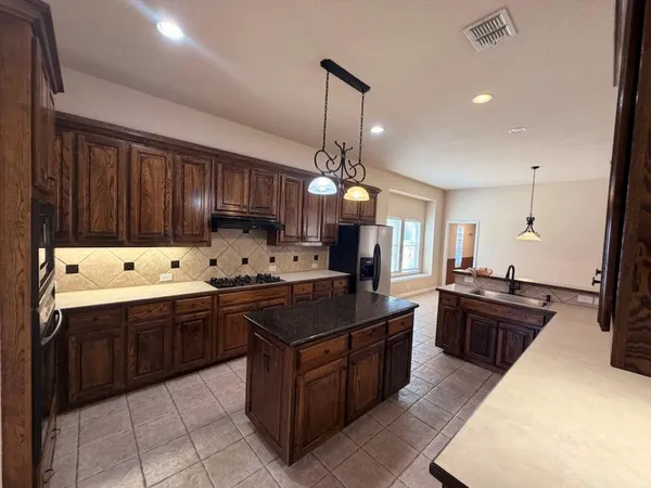 $525,000 | 2185 Clubview Drive, Rockwall, TX 75087