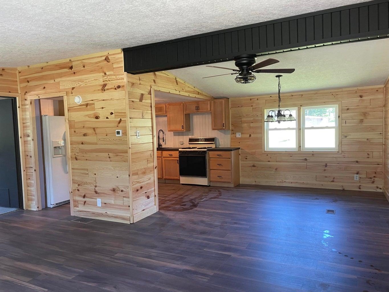 8700 North Higgins Lake Road Roscommon, MI 48653 - Photo 2 of 41 1923564-9db08ab3-c124-41dd-a903-63af80831ec6.JPG