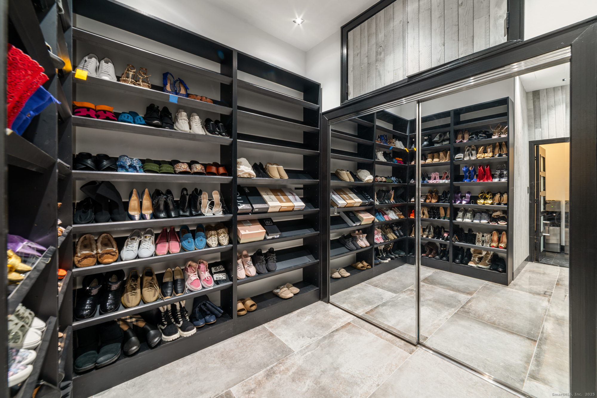 113 Woodbrook Drive Stamford, CT 06907 - Photo 14 of 39 a view of store