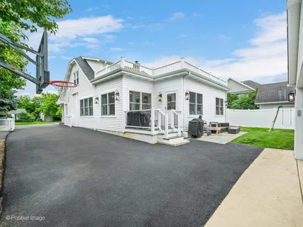 $750,000 | 4512 Washington Street, Downers Grove, IL 60515