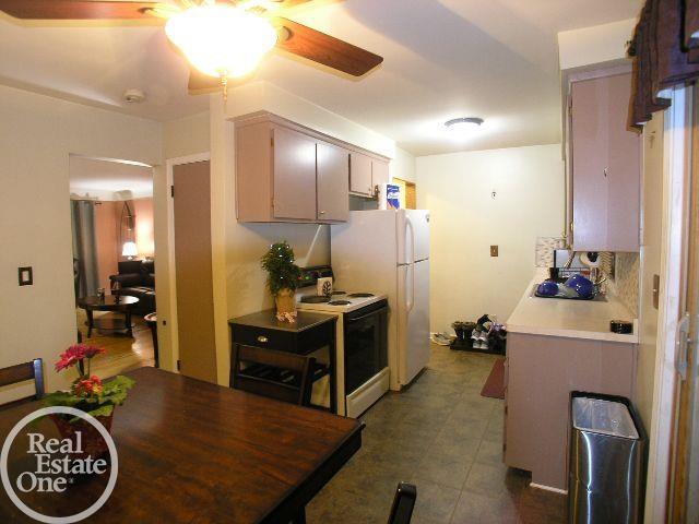 18011 Winsome Road Fraser, MI 48026 - Photo 8 of 38 50097694-7.JPG