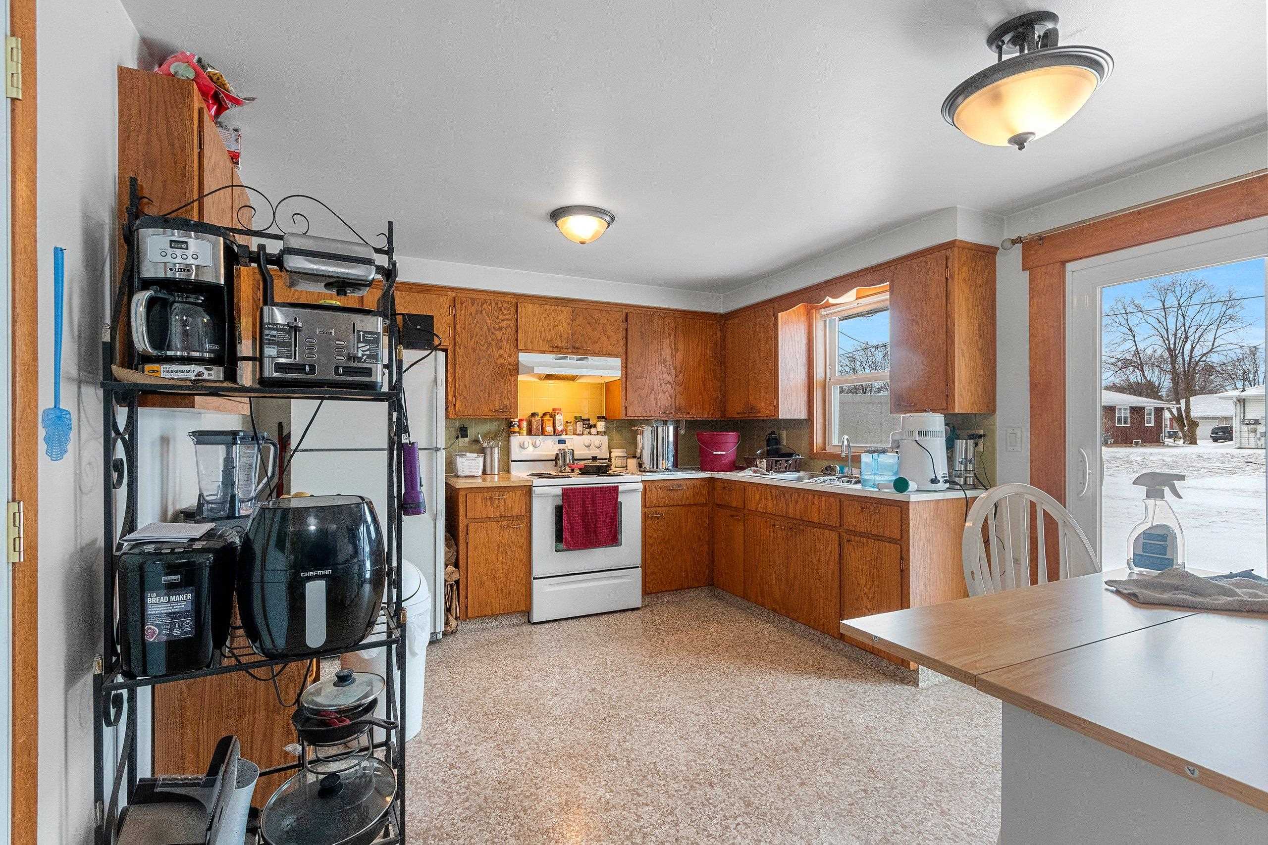 1237 Primrose Lane Neenah, WI 54956 - Photo 11 of 36