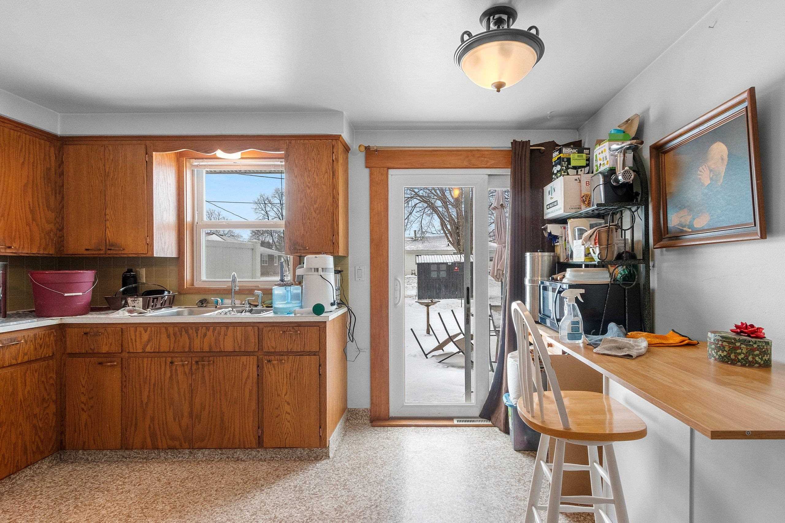 1237 Primrose Lane Neenah, WI 54956 - Photo 12 of 36