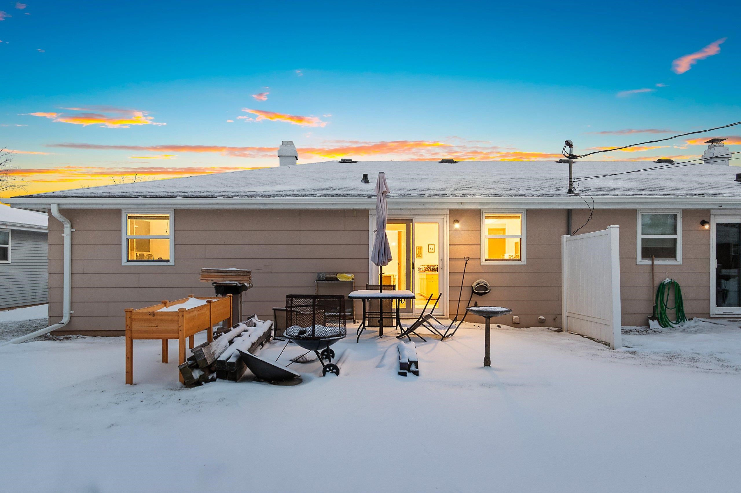 1237 Primrose Lane Neenah, WI 54956 - Photo 2 of 36