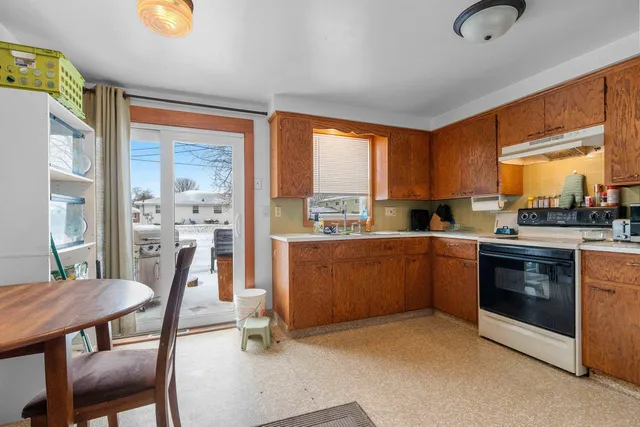 $279,900 | 1237 Primrose Lane, Neenah, WI 54956