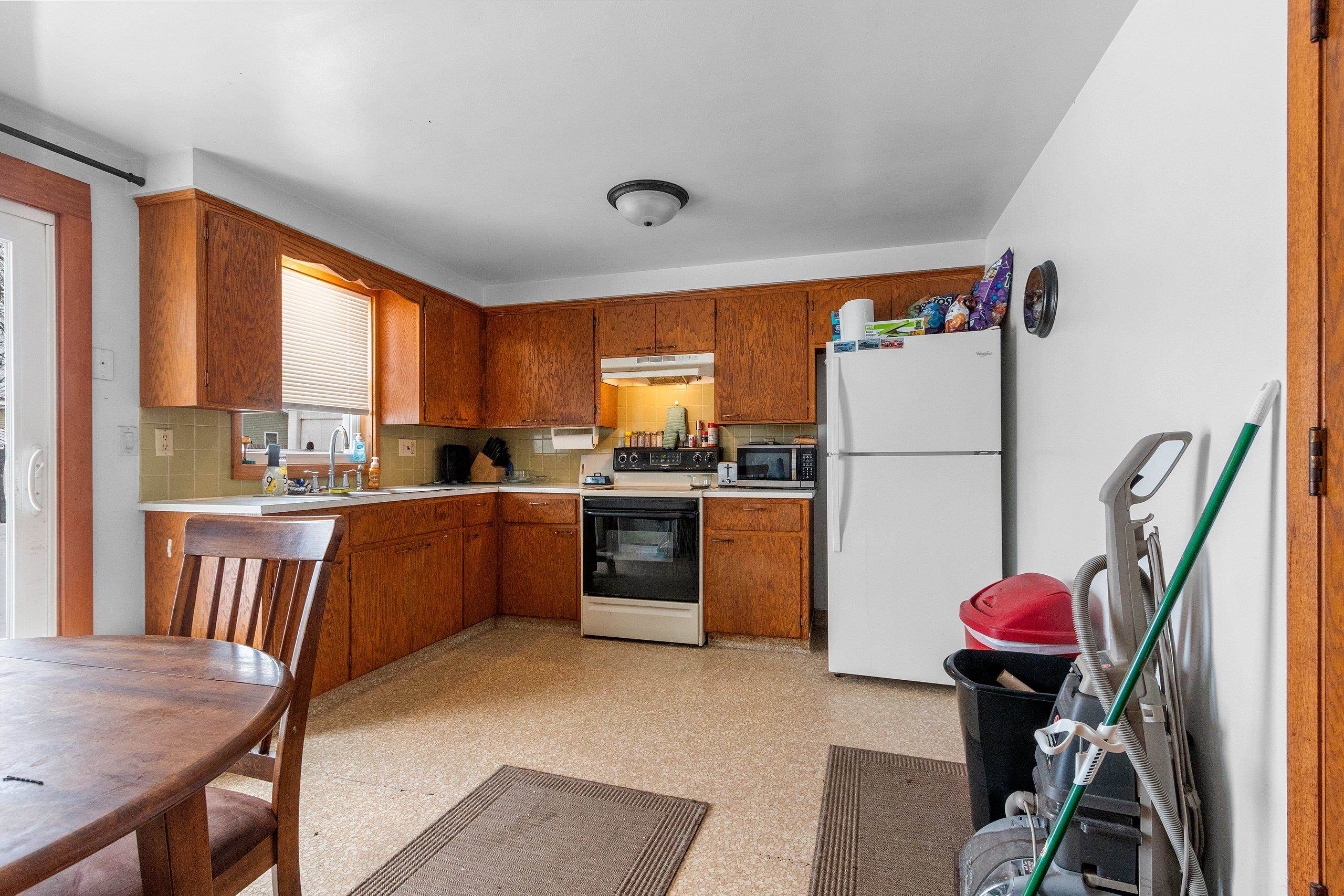 1237 Primrose Lane Neenah, WI 54956 - Photo 23 of 36