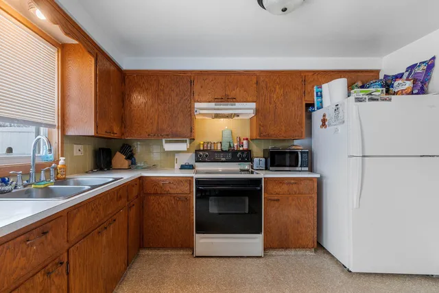 $279,900 | 1237 Primrose Lane, Neenah, WI 54956