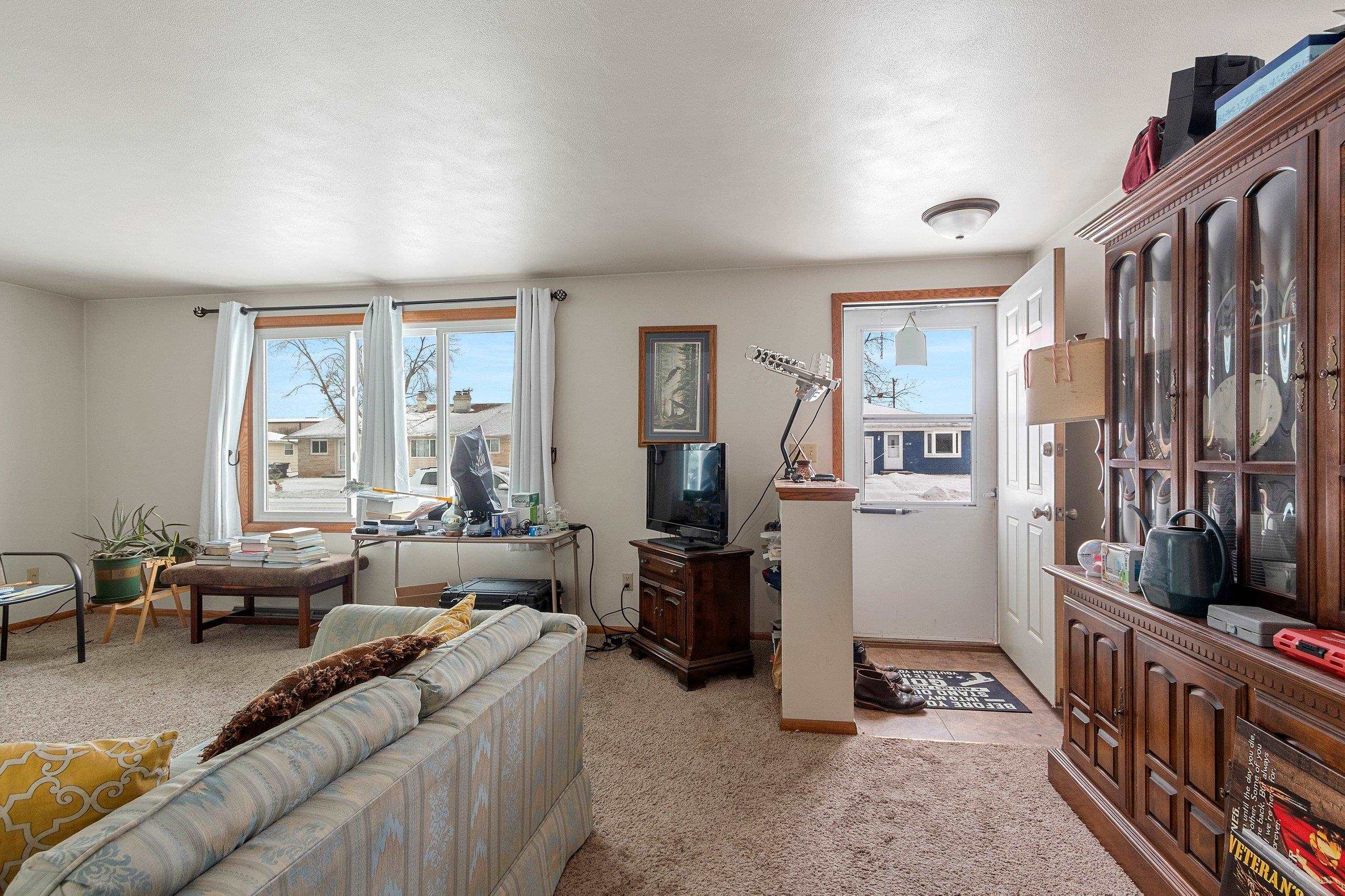 1237 Primrose Lane Neenah, WI 54956 - Photo 8 of 36