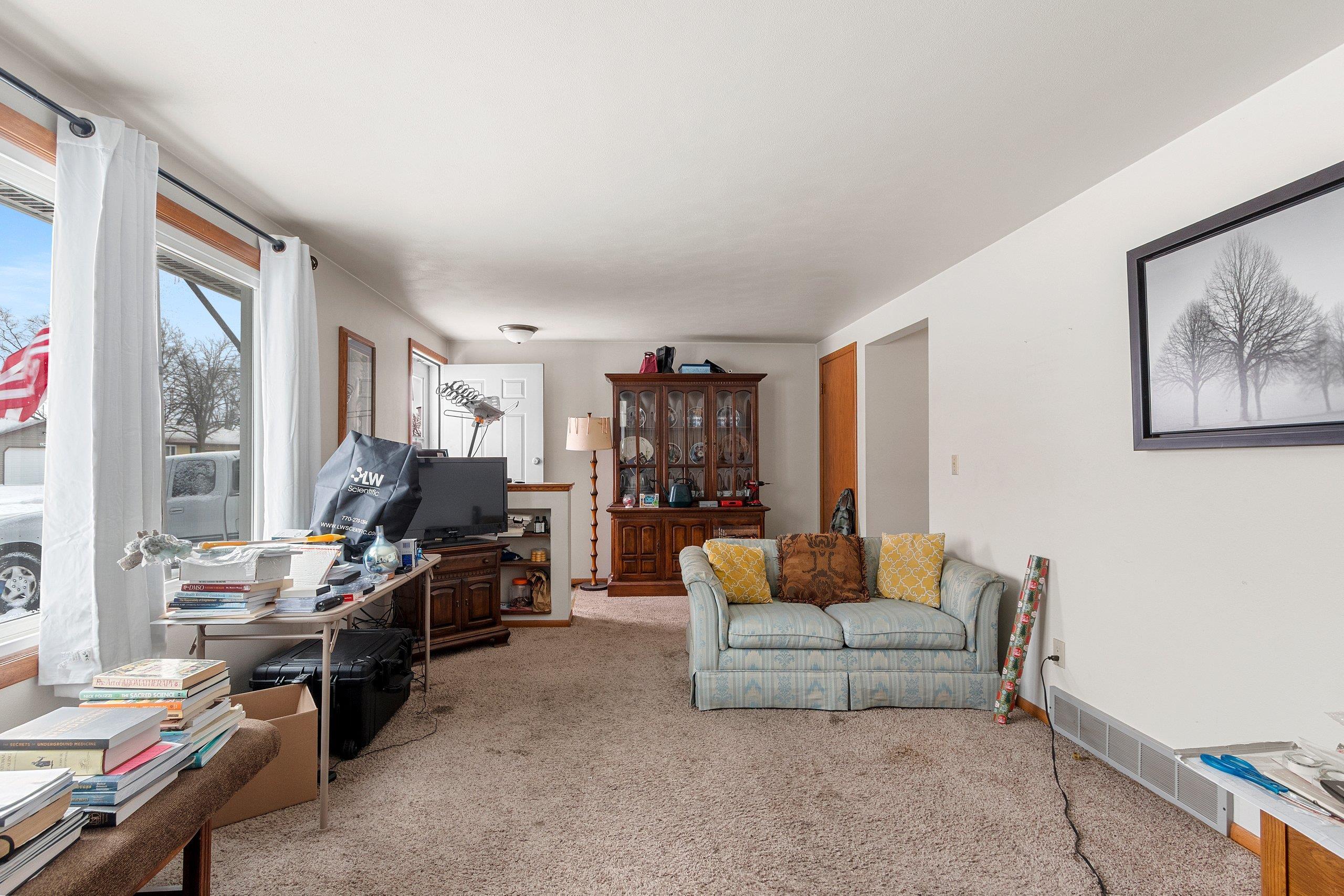 1237 Primrose Lane Neenah, WI 54956 - Photo 10 of 36