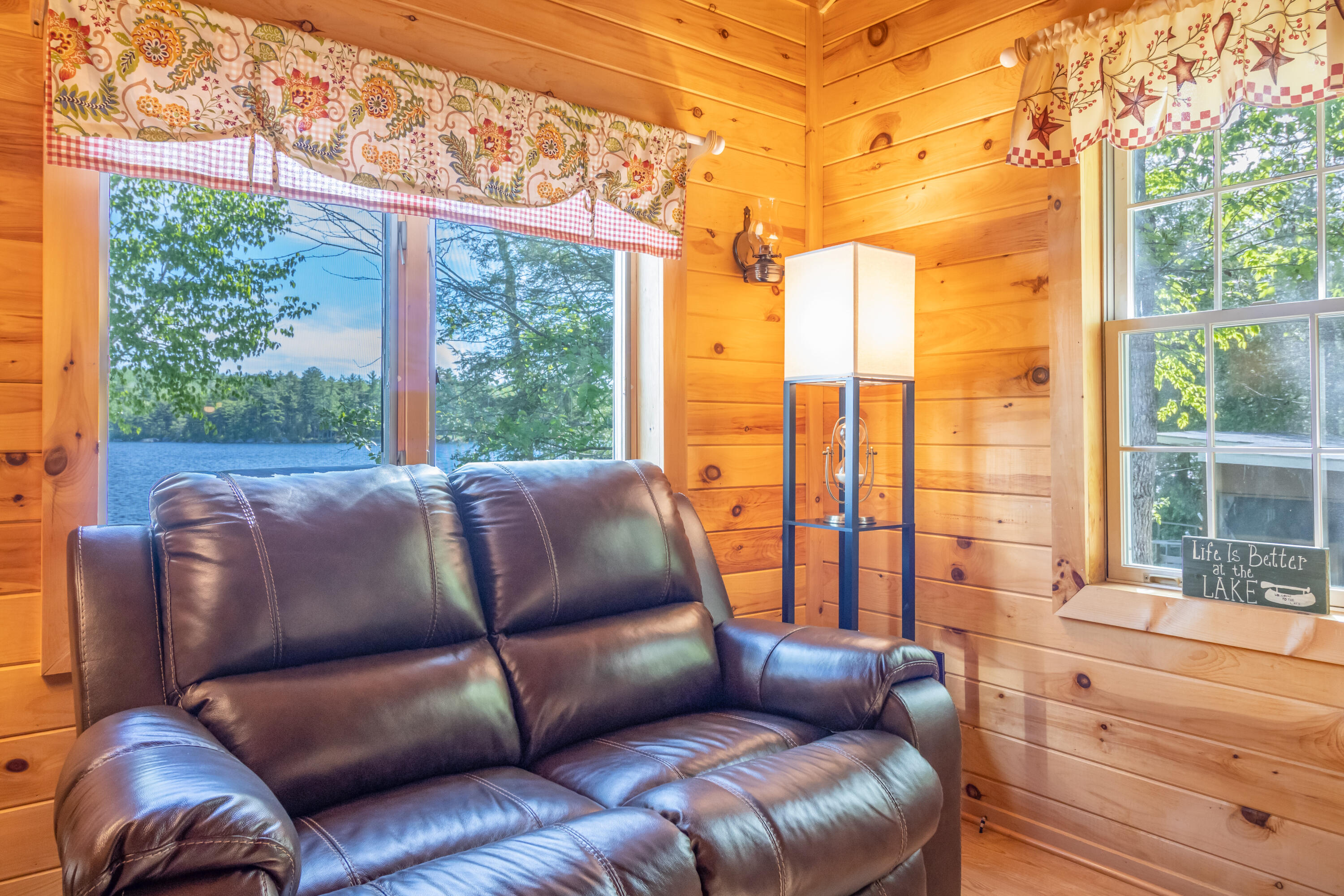 793 West Shore Road Ellsworth, ME 04605 - Photo 11 of 47 Living room