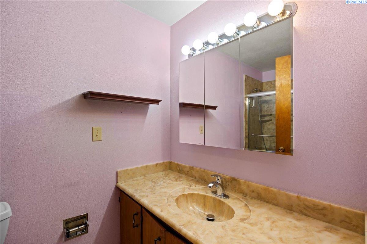 210404 East Schuster Road Kennewick, WA 99337 - Photo 11 of 33 Gallery Image 11