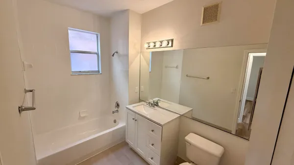 $2,000 | 3545 Forest Hill Boulevard, Unit 5, Palm Springs, FL 33406