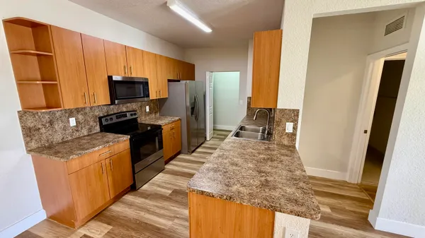 $2,000 | 3545 Forest Hill Boulevard, Unit 5, Palm Springs, FL 33406