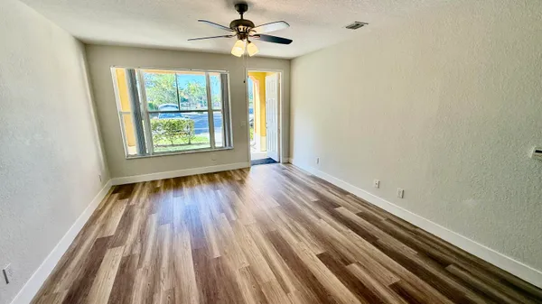 $2,000 | 3545 Forest Hill Boulevard, Unit 5, Palm Springs, FL 33406