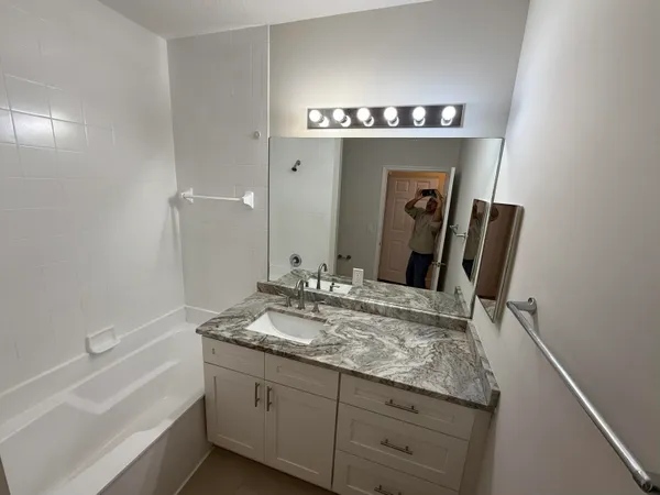 $2,000 | 3545 Forest Hill Boulevard, Unit 5, Palm Springs, FL 33406