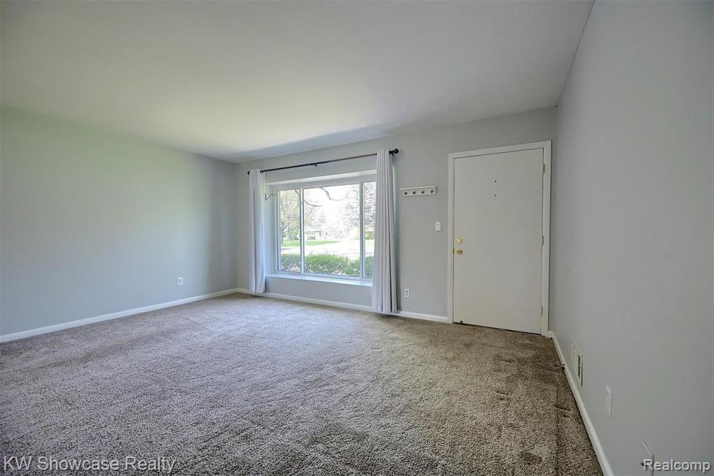 37711 Carson Street Farmington, MI 48331 - Photo 5 of 25