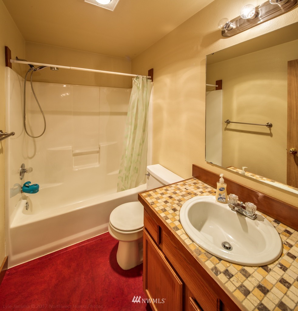 1316 East Gilkey Road Burlington, WA 98233 - Photo 12 of 20 Gallery Image 12