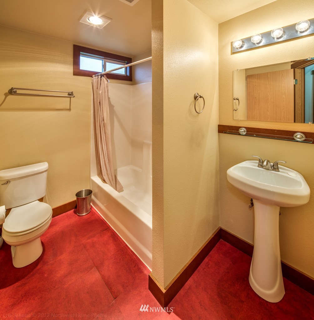 1316 East Gilkey Road Burlington, WA 98233 - Photo 17 of 20 Gallery Image 17