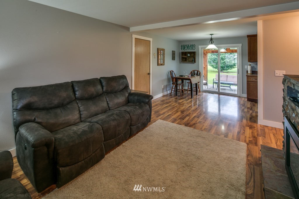 1316 East Gilkey Road Burlington, WA 98233 - Photo 3 of 20 Gallery Image 3