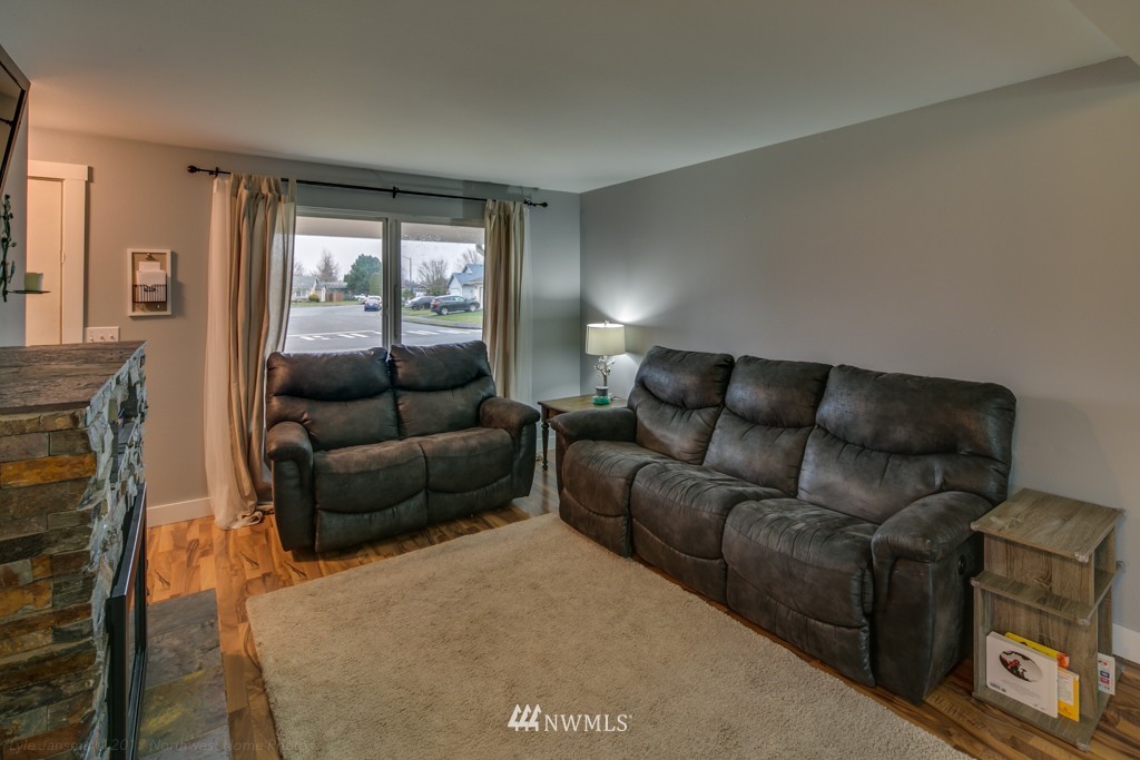 1316 East Gilkey Road Burlington, WA 98233 - Photo 4 of 20 Gallery Image 4