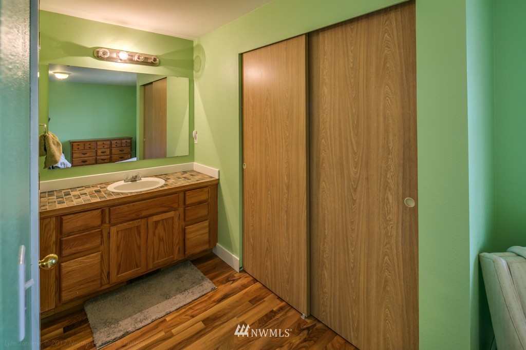 1316 East Gilkey Road Burlington, WA 98233 - Photo 9 of 20 Gallery Image 9
