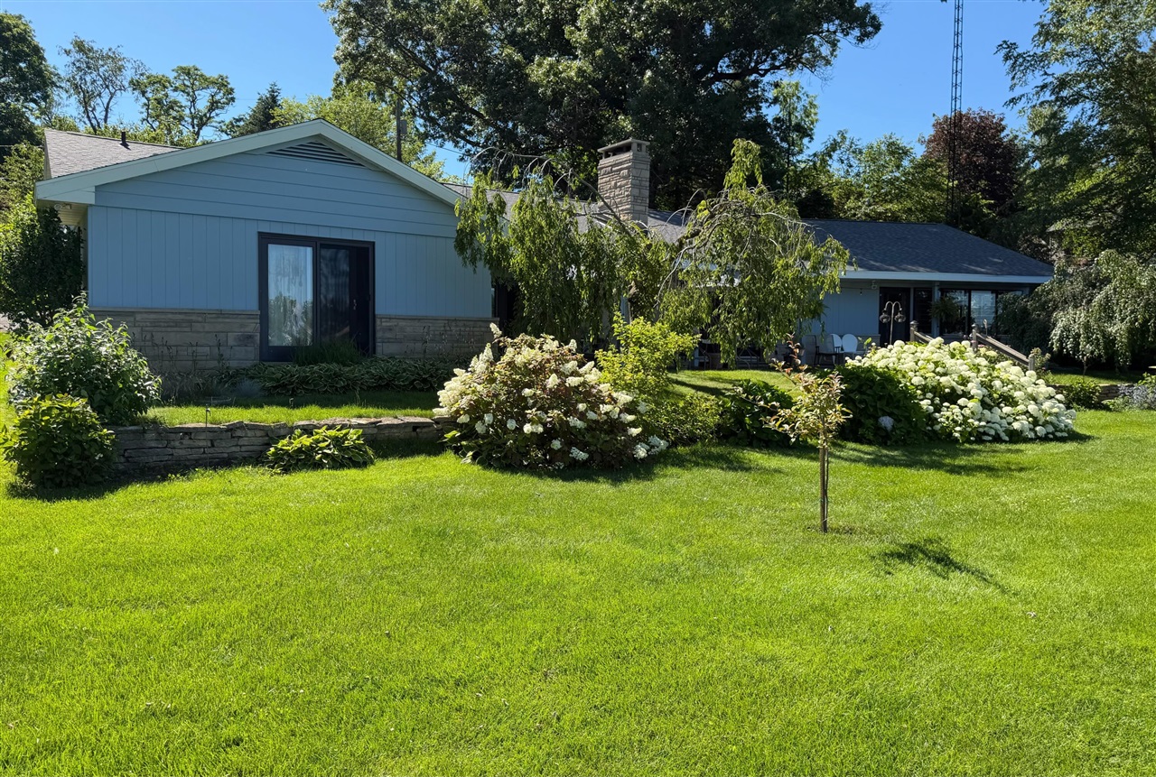 55895 Inn-D-Inn Drive Dowagiac, MI 49047 - Photo 1 of 49 Gallery Image 1