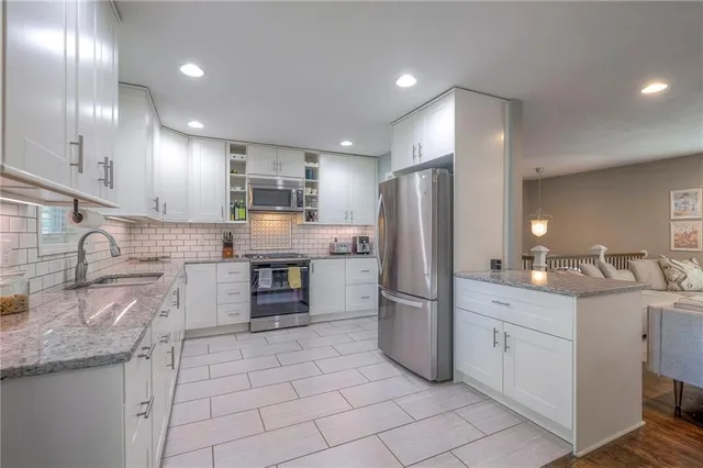 $365,000 | 10310 West 89th Street, Overland Park, KS 66214