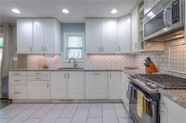 $365,000 | 10310 West 89th Street, Overland Park, KS 66214