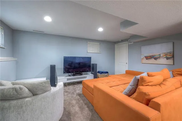 $365,000 | 10310 West 89th Street, Overland Park, KS 66214