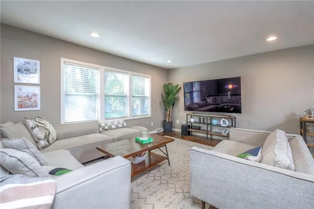 $365,000 | 10310 West 89th Street, Overland Park, KS 66214