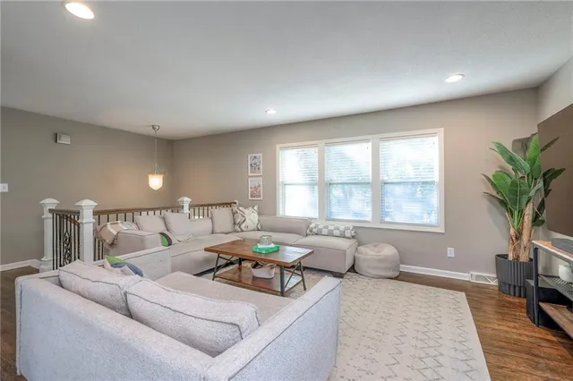 $365,000 | 10310 West 89th Street, Overland Park, KS 66214