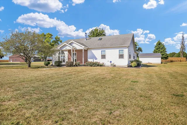 $250,900 | 2510 E Us Highway, Newman, IL 61942