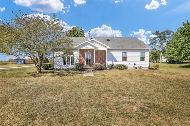 $250,900 | 2510 E Us Highway, Newman, IL 61942