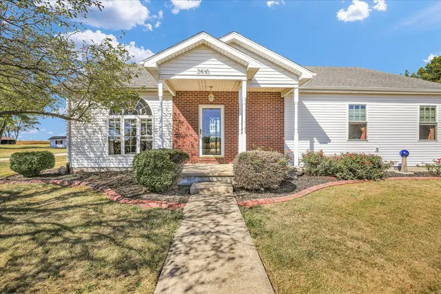 $250,900 | 2510 E Us Highway, Newman, IL 61942